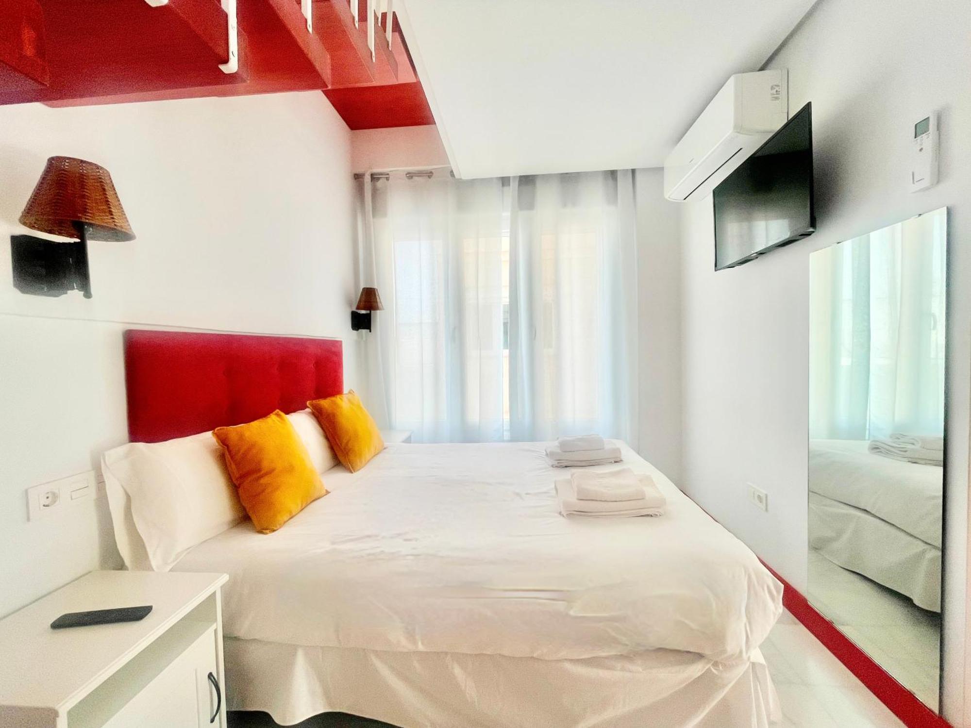 Philippe'S Home Triana Con Terraza Seville Exterior photo