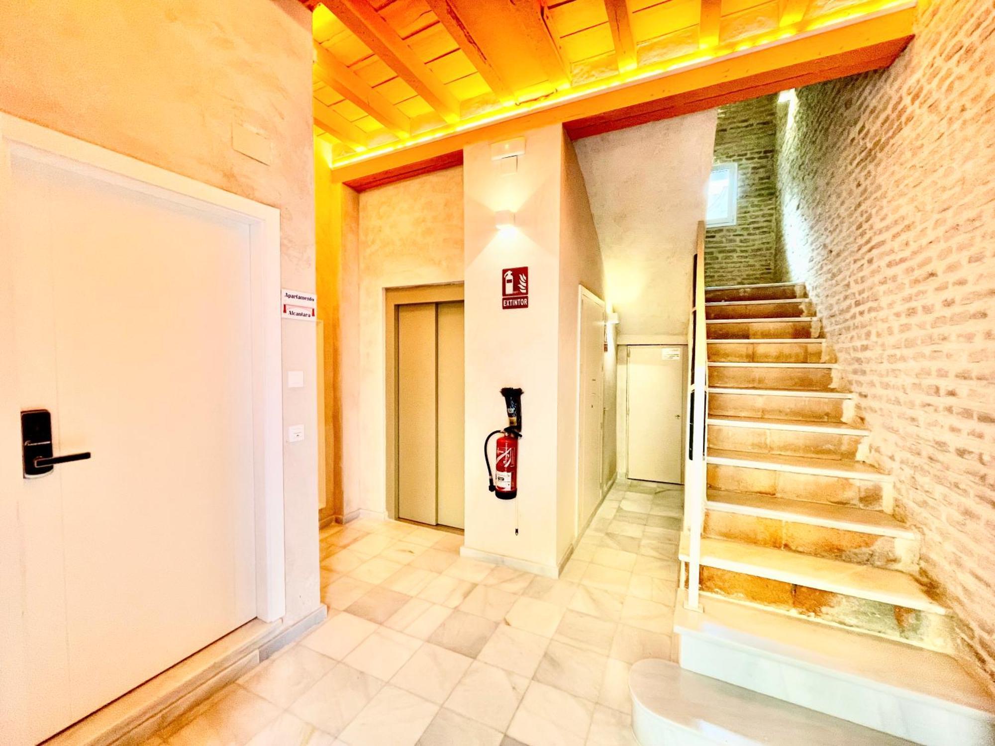 Philippe'S Home Triana Con Terraza Seville Exterior photo